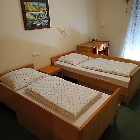 Kolping House فندق مبيت وإفطار *